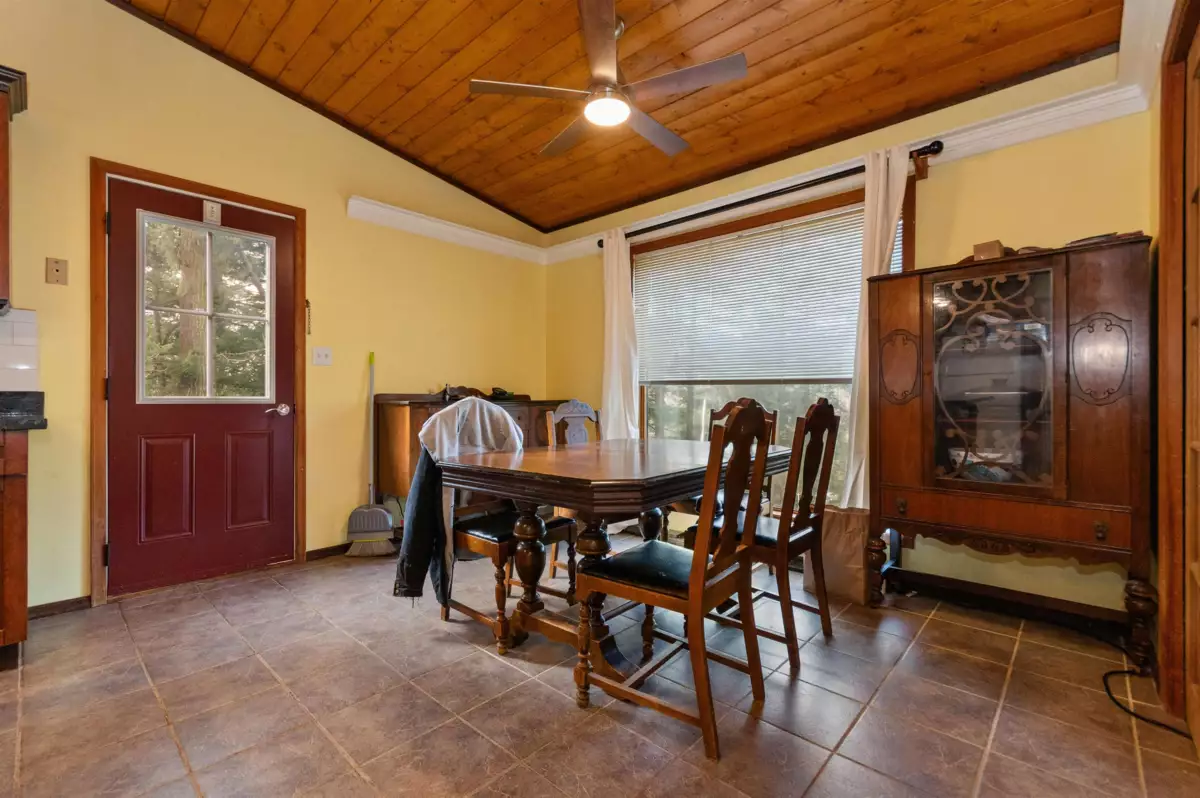 Breakfast Nook Photo of 66176 Kawkawa Lake Road, Hope, BC