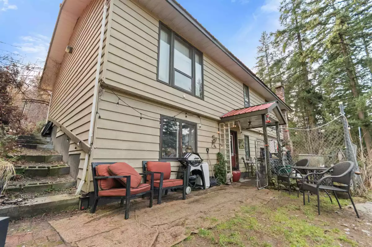 Family Room Photo of 66176 Kawkawa Lake Road, Hope, BC