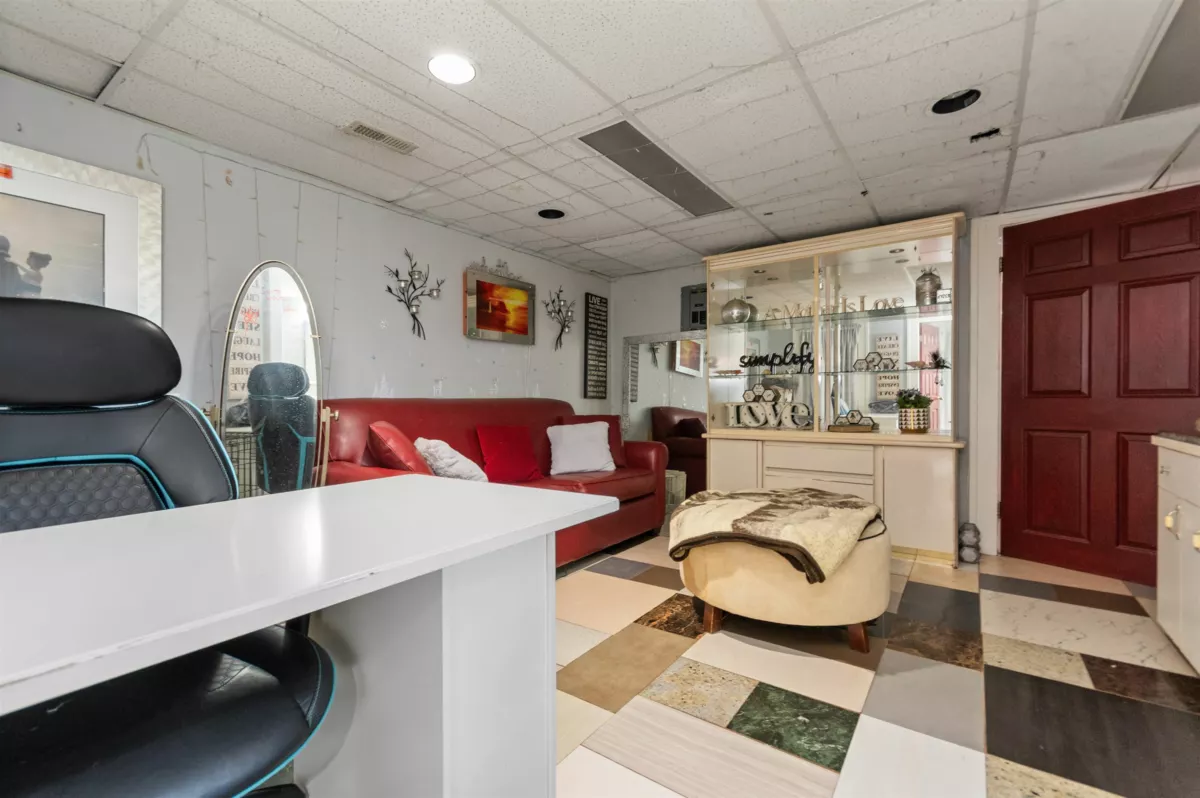 Garage Interior Photo of 66176 Kawkawa Lake Road, Hope, BC