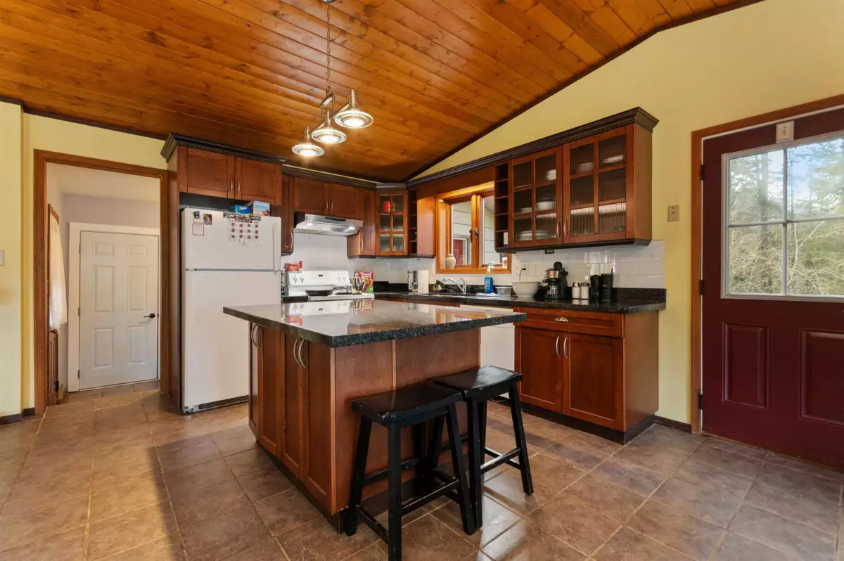 Kitchen Island Photo of 66176 Kawkawa Lake Road, Hope, BC