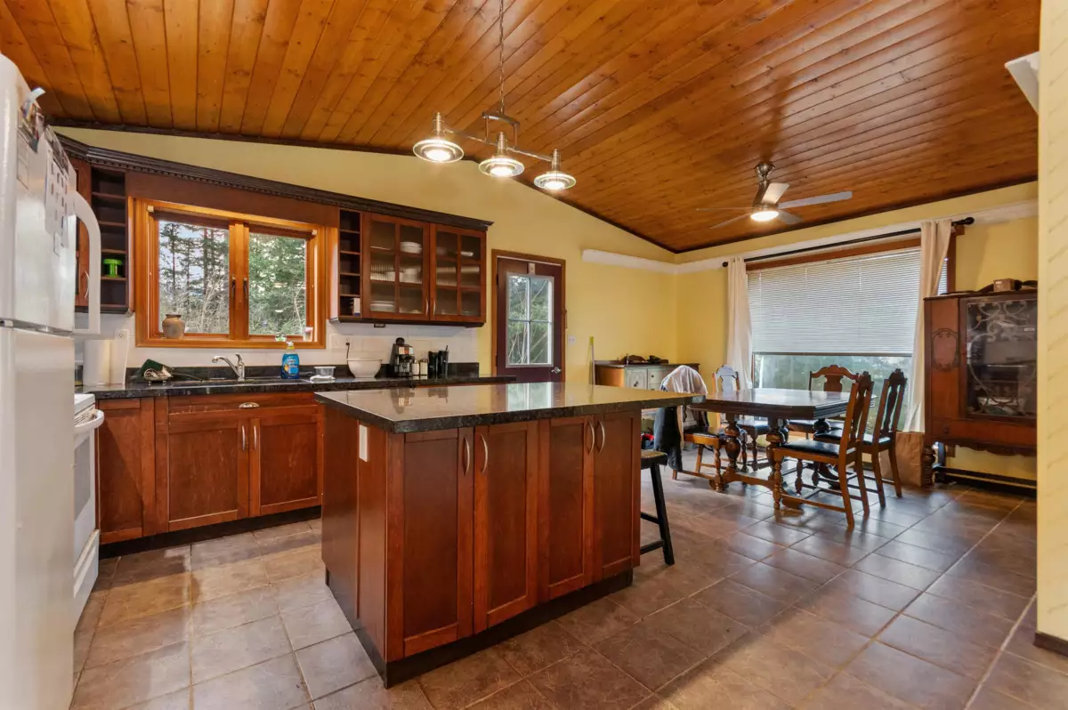 Kitchen Photo of 66176 Kawkawa Lake Road, Hope, BC