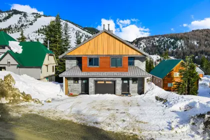 1 20921 Snowflake Crescent, Mission, BC, Hemlock — 6 bed half duplex for sale