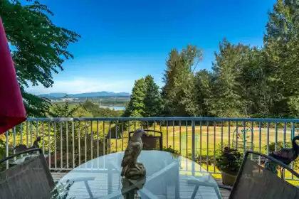 Hot Tub / Spa Photo of 11455 154a Street, Surrey, BC
