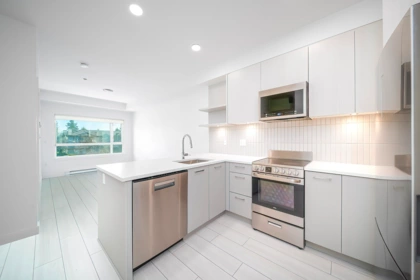 302 10777 138 Street, Surrey, BC