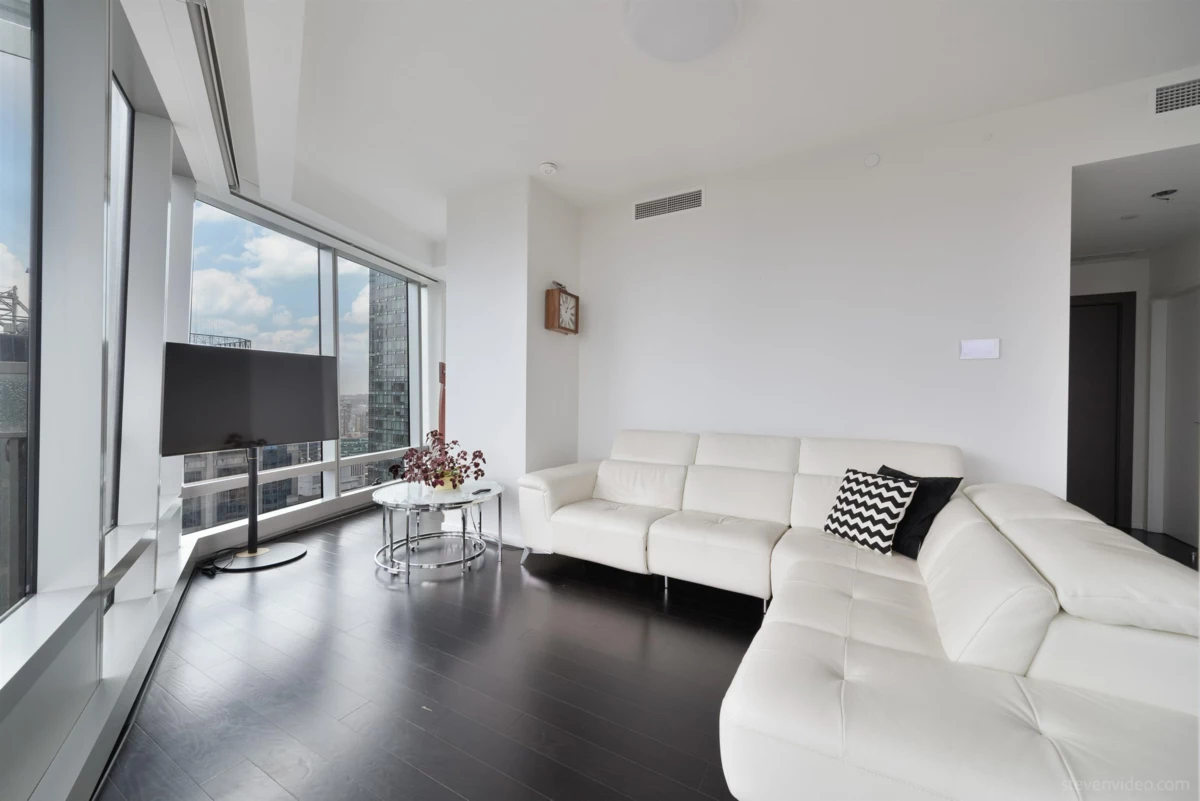 Kitchen Island Photo of 3707 1151 W Georgia Street, Vancouver, BC