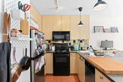 Dining Area Photo of 1105 819 Hamilton Street, Vancouver, BC