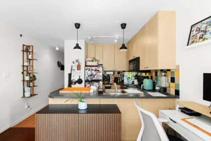 Kitchen Island Photo of 1105 819 Hamilton Street, Vancouver, BC