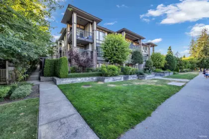 Powder Room Photo of 405 8733 160 Street, Surrey, BC