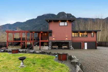 58560 Trans Canada Highway, Laidlaw, BC, Laidlaw — 3 bed single family residence for sale