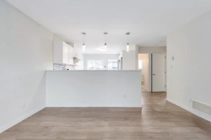 2052 E 41st Avenue, Vancouver, BC
