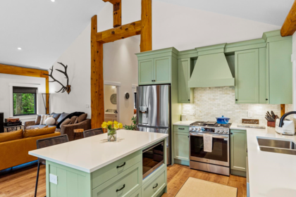 Basement Recreation Room Photo of 14934 Parkhill Boulevard, Sunshine Valley, BC
