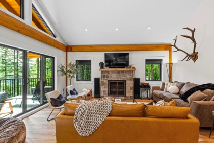 Breakfast Nook Photo of 14934 Parkhill Boulevard, Sunshine Valley, BC