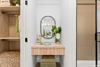 Mudroom Photo of 8 8924 Cedar Street, Mission, BC