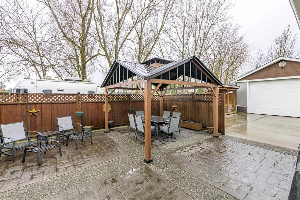 Basement Recreation Room Photo of 4729 60b Street, Delta, BC