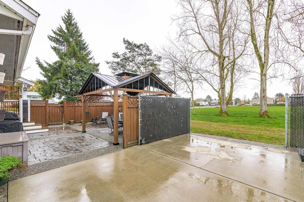 Swimming Pool Photo of 4729 60b Street, Delta, BC