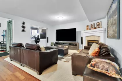 Entry Foyer Photo of 18239 68 Avenue, Surrey, BC