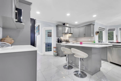 Primary Bathroom Photo of 18239 68 Avenue, Surrey, BC