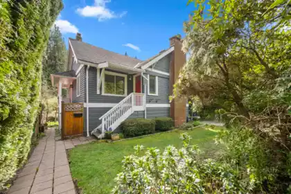 1588 Inglewood Avenue, West Vancouver, BC, Ambleside — 4 bed single family residence for sale