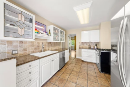 Kitchen Photo of 1588 Inglewood Avenue, West Vancouver, BC