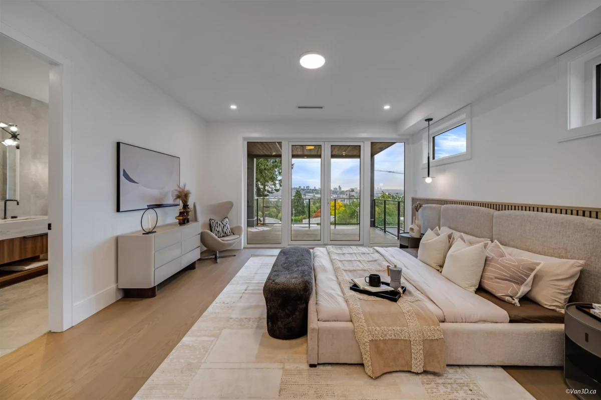 Entry Foyer Photo of 973 Adderley Street, North Vancouver, BC