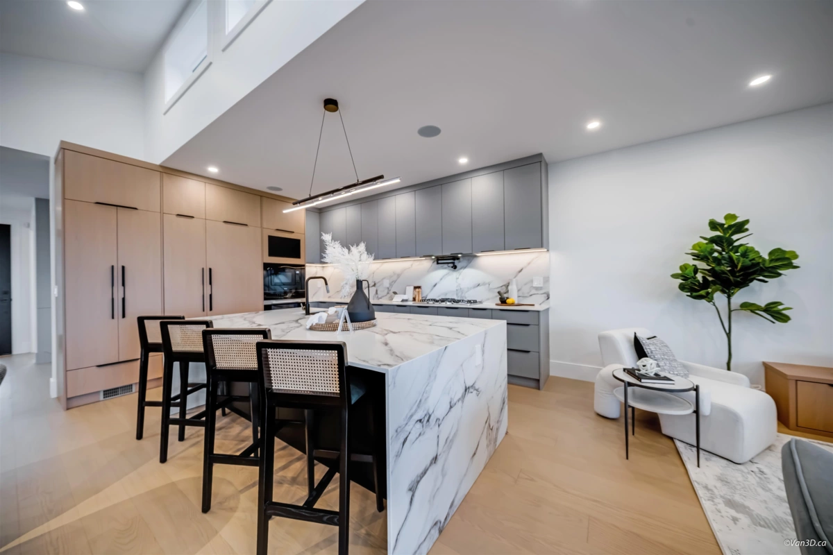 Walk-In Closet Photo of 973 Adderley Street, North Vancouver, BC