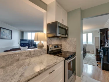 902 3920 Hastings Street, Burnaby, BC, Vancouver Heights — 2 bed apartment/condo for sale