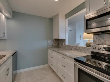 902 3920 Hastings Street, Burnaby, BC, Burnaby — Apartment/Condo for sale