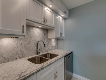 902 3920 Hastings Street, Burnaby, BC, Burnaby — Apartment/Condo for sale