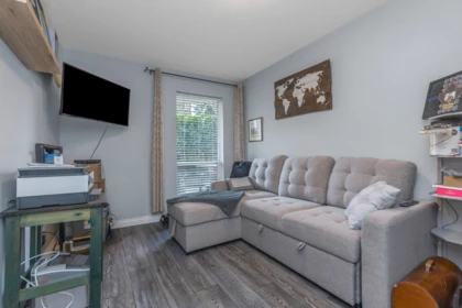 Basement Recreation Room Photo of 102 33280 E Bourquin Crescent, Abbotsford, BC