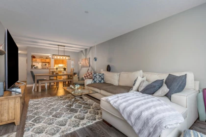 Breakfast Nook Photo of 102 33280 E Bourquin Crescent, Abbotsford, BC