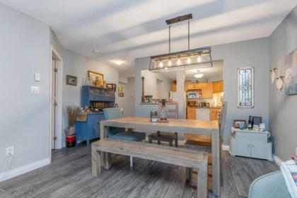 Kitchen Island Photo of 102 33280 E Bourquin Crescent, Abbotsford, BC