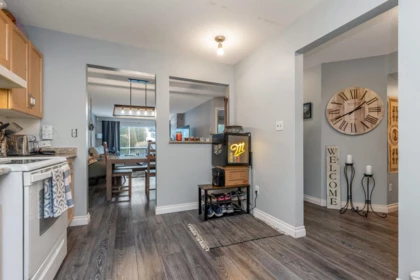 Powder Room Photo of 102 33280 E Bourquin Crescent, Abbotsford, BC