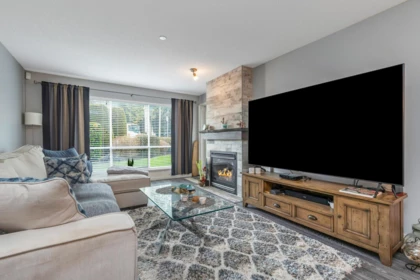 Primary Bedroom Photo of 102 33280 E Bourquin Crescent, Abbotsford, BC