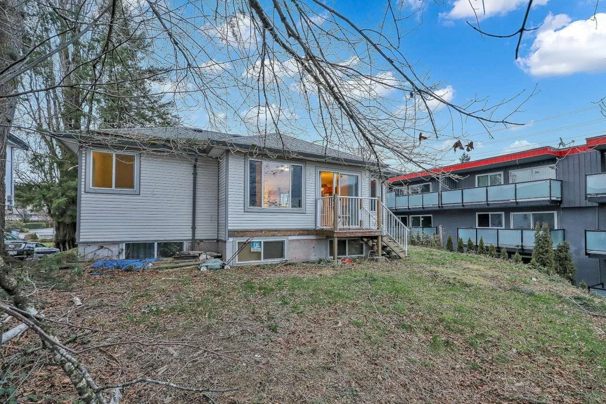 Front Yard Photo of 32774 7th Avenue, Mission, BC