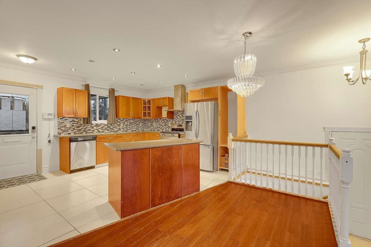 Kitchen Island Photo of 32774 7th Avenue, Mission, BC