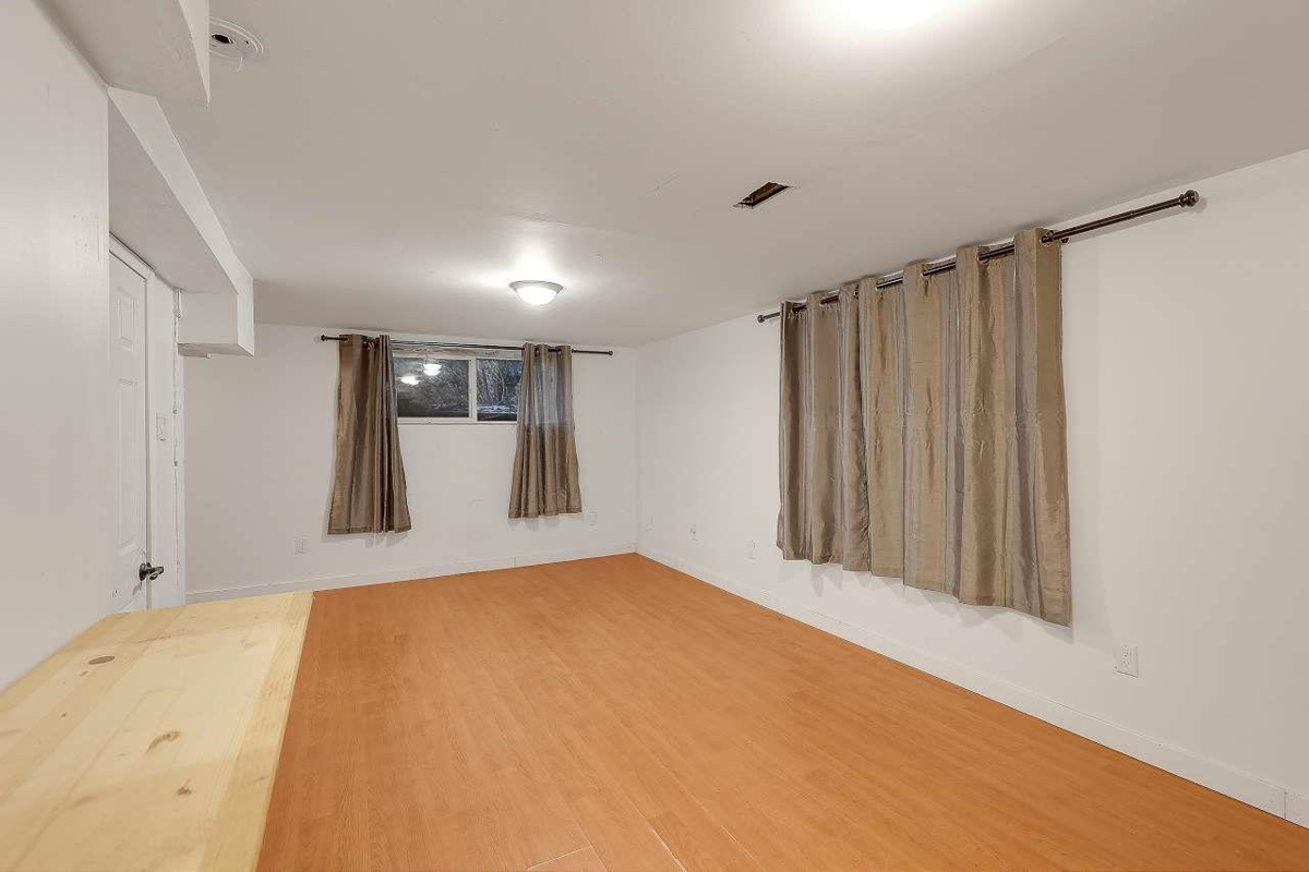 Laundry Room Photo of 32774 7th Avenue, Mission, BC