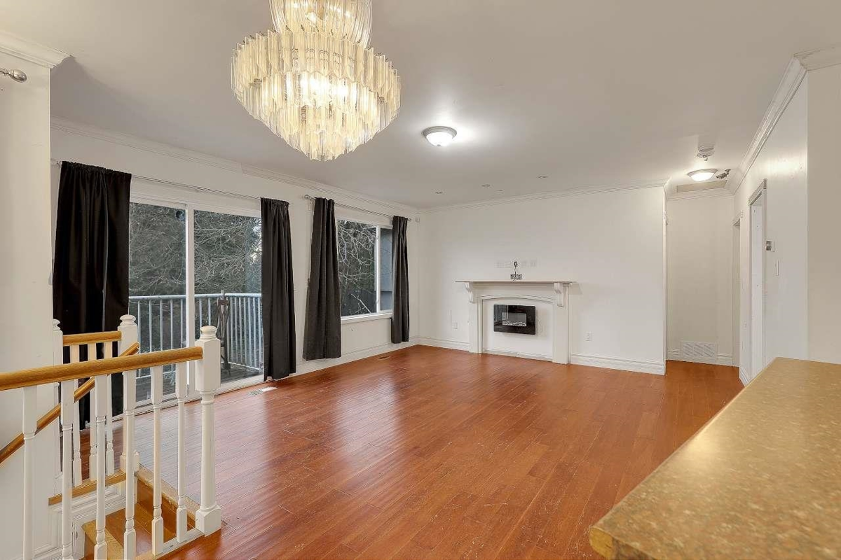 Living Room Photo of 32774 7th Avenue, Mission, BC