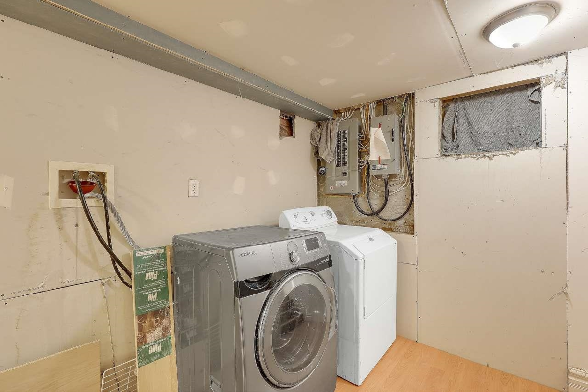 Powder Room Photo of 32774 7th Avenue, Mission, BC