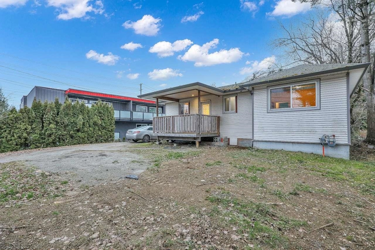 Swimming Pool Photo of 32774 7th Avenue, Mission, BC