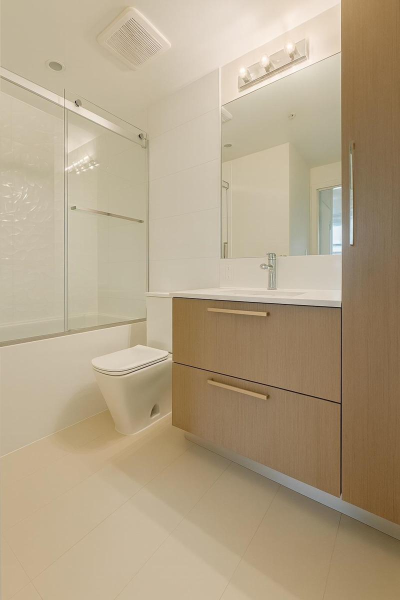 Entry Foyer Photo of 306 6168 East Boulevard, Vancouver, BC