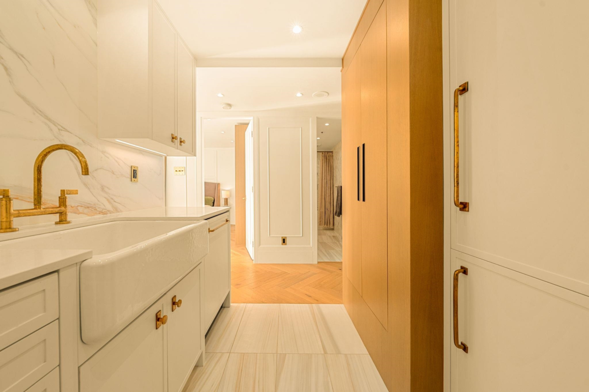 Entry Foyer Photo of 302 1008 Beach Avenue, Vancouver, BC