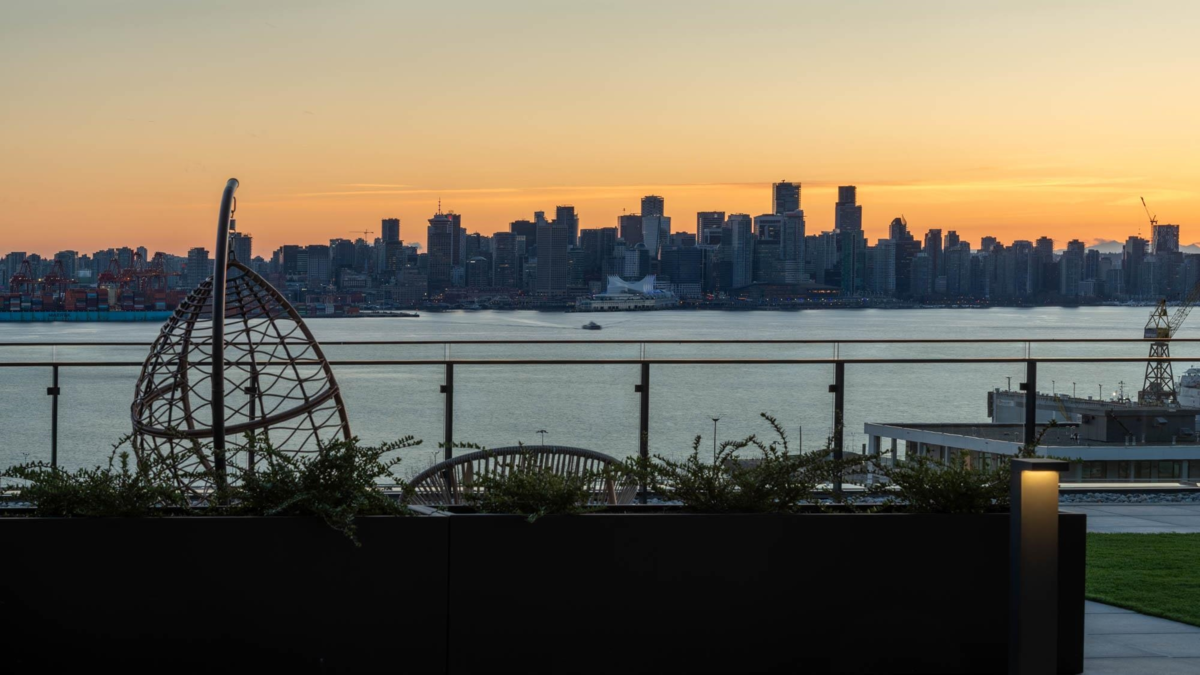 Front Yard Photo of 419 422 E 3rd Street, North Vancouver, BC