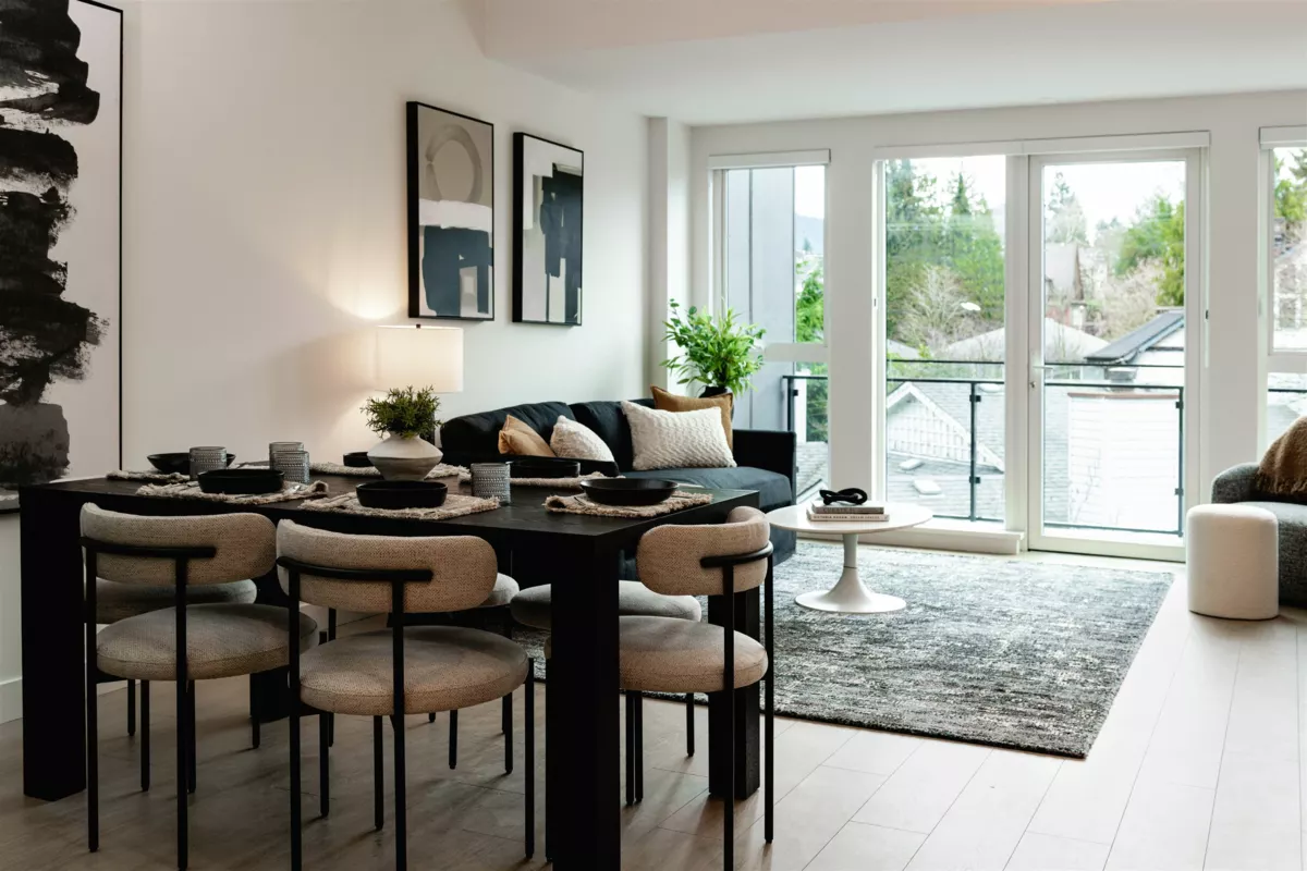 Living Room Photo of 419 422 E 3rd Street, North Vancouver, BC