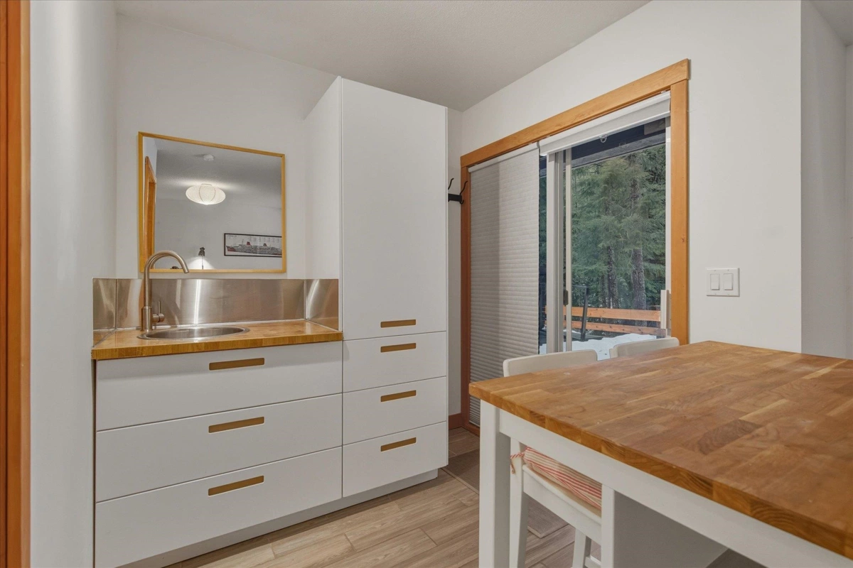 Front Yard Photo of 20 1530 Tynebridge Lane, Whistler, BC