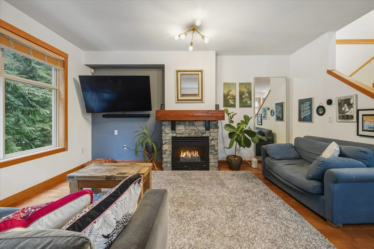 Living Room Photo of 20 1530 Tynebridge Lane, Whistler, BC