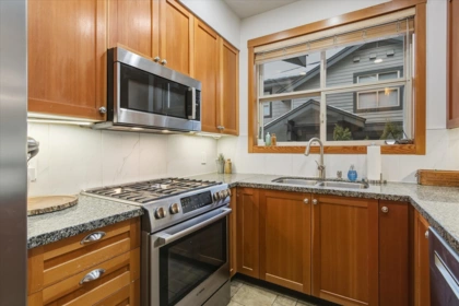 Kitchen Island Photo of 20 1530 Tynebridge Lane, Whistler, BC
