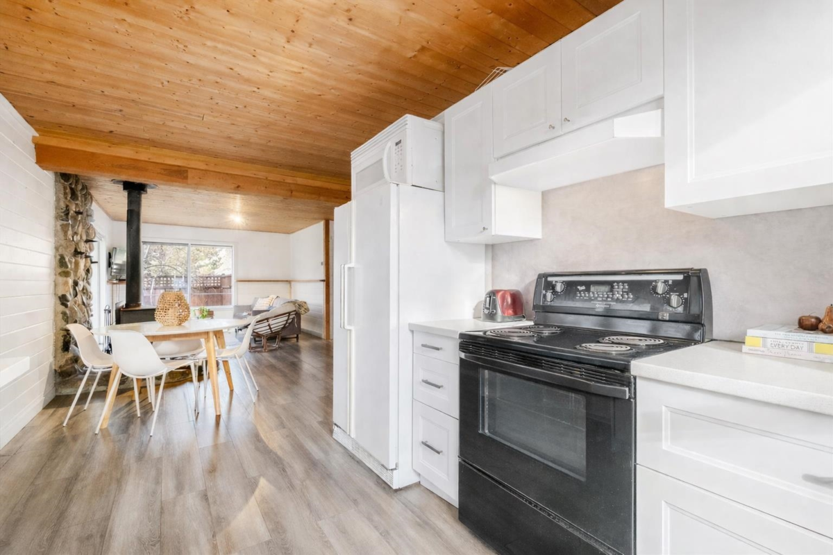 Outdoor Deck Photo of 7407 Harrow Road, Pemberton, BC