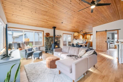 Breakfast Nook Photo of 7407 Harrow Road, Pemberton, BC