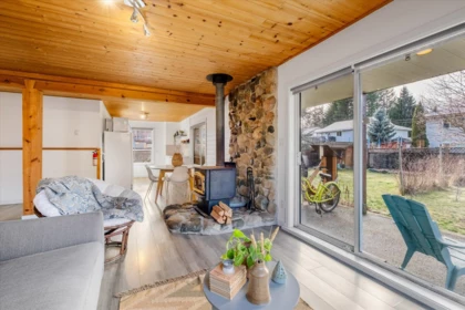 Hallway Photo of 7407 Harrow Road, Pemberton, BC