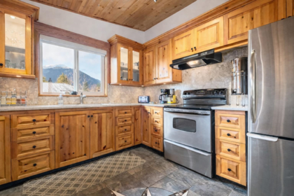 Walk-In Closet Photo of 7407 Harrow Road, Pemberton, BC